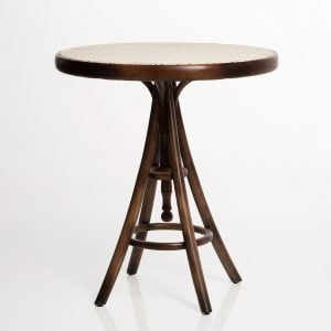 Mesa artesanal de madera estilo vintage con tapa de rejilla.